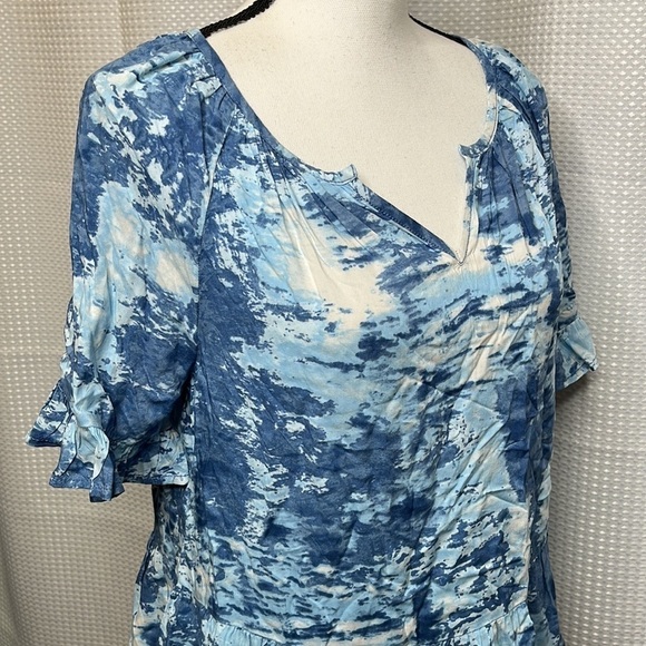 BeachLunchLounge Top Blouse NWT V-neck Ruffles Water Color Blue Small - Picture 4 of 12